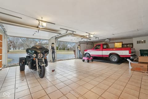 Garage at 2579 Cardinal Drive, Pittsboro, IN