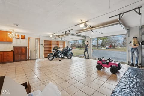 Garage at 2579 Cardinal Drive, Pittsboro, IN