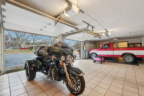 Garage at 2579 Cardinal Drive, Pittsboro, IN