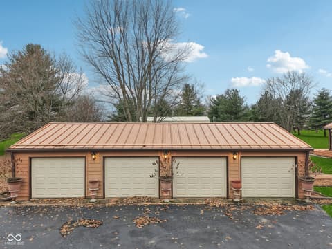 Garage at 2579 Cardinal Drive, Pittsboro, IN