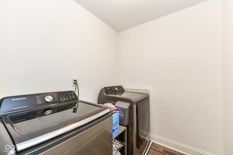 Laundry room at 916 Alba Drive, Lebanon, IN