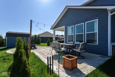 Outdoor living area at 916 Alba Drive, Lebanon, IN