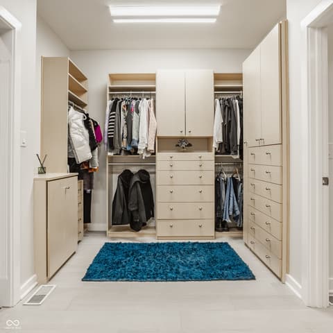 Walk In Closets — 4548 Chase Oak Court, Zionsville, IN