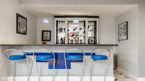 Bar — 4548 Chase Oak Court, Zionsville, IN