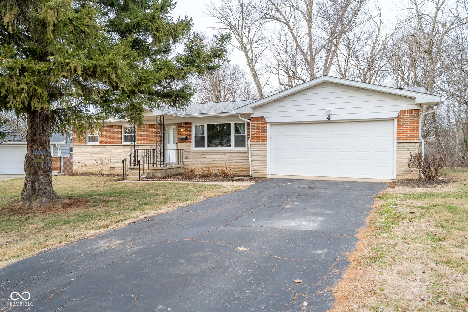 Front exterior at 4 Paradise Lane, Greencastle, IN