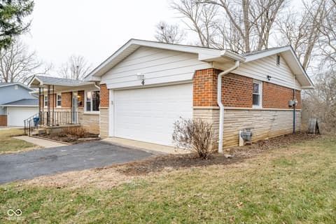 Front exterior at 4 Paradise Lane, Greencastle, IN