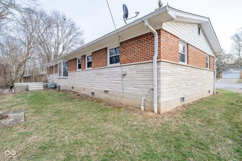 Side exterior at 4 Paradise Lane, Greencastle, IN