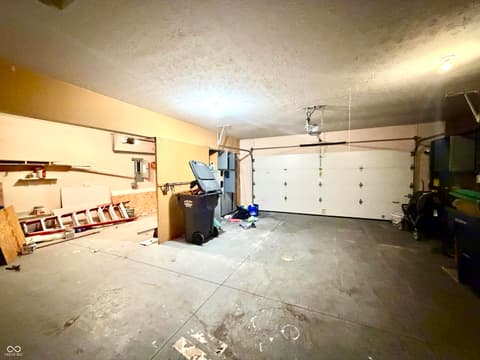 Garage at 2019 Woodfield Drive, Greenwood, IN