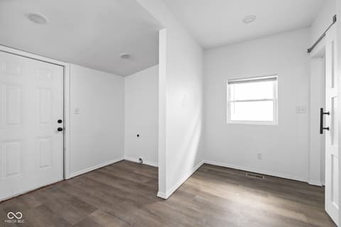 Laundry room at 544 N Dearborn Street, Indianapolis, IN