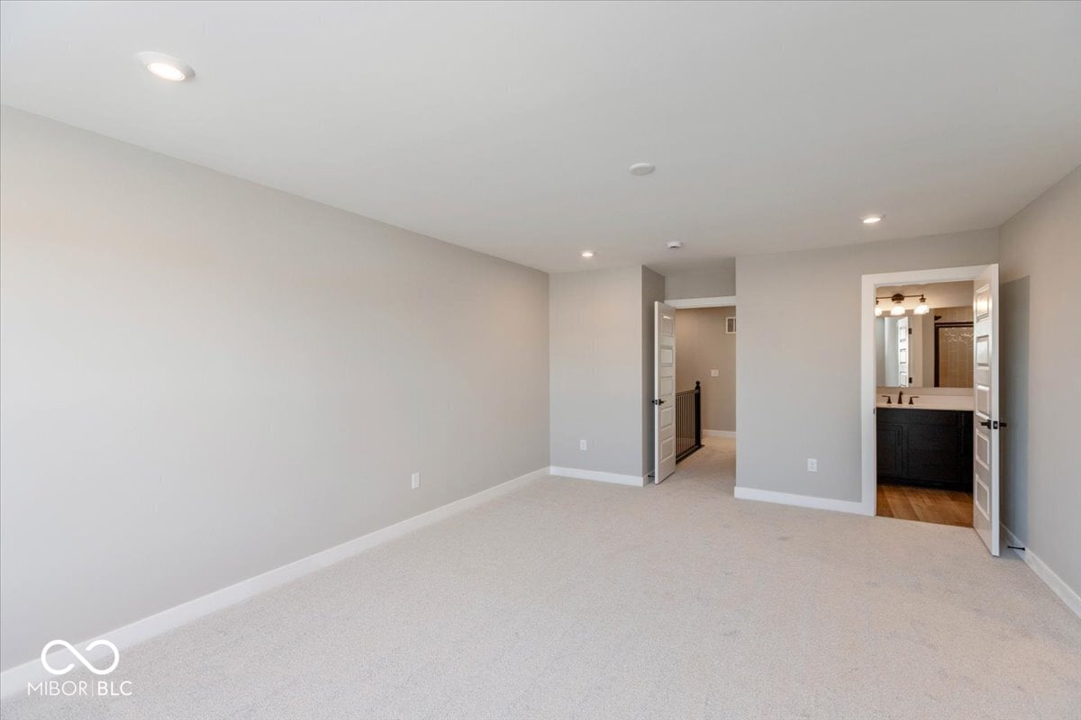 Spacious primary suite with ensuite bath and walk-in closet.