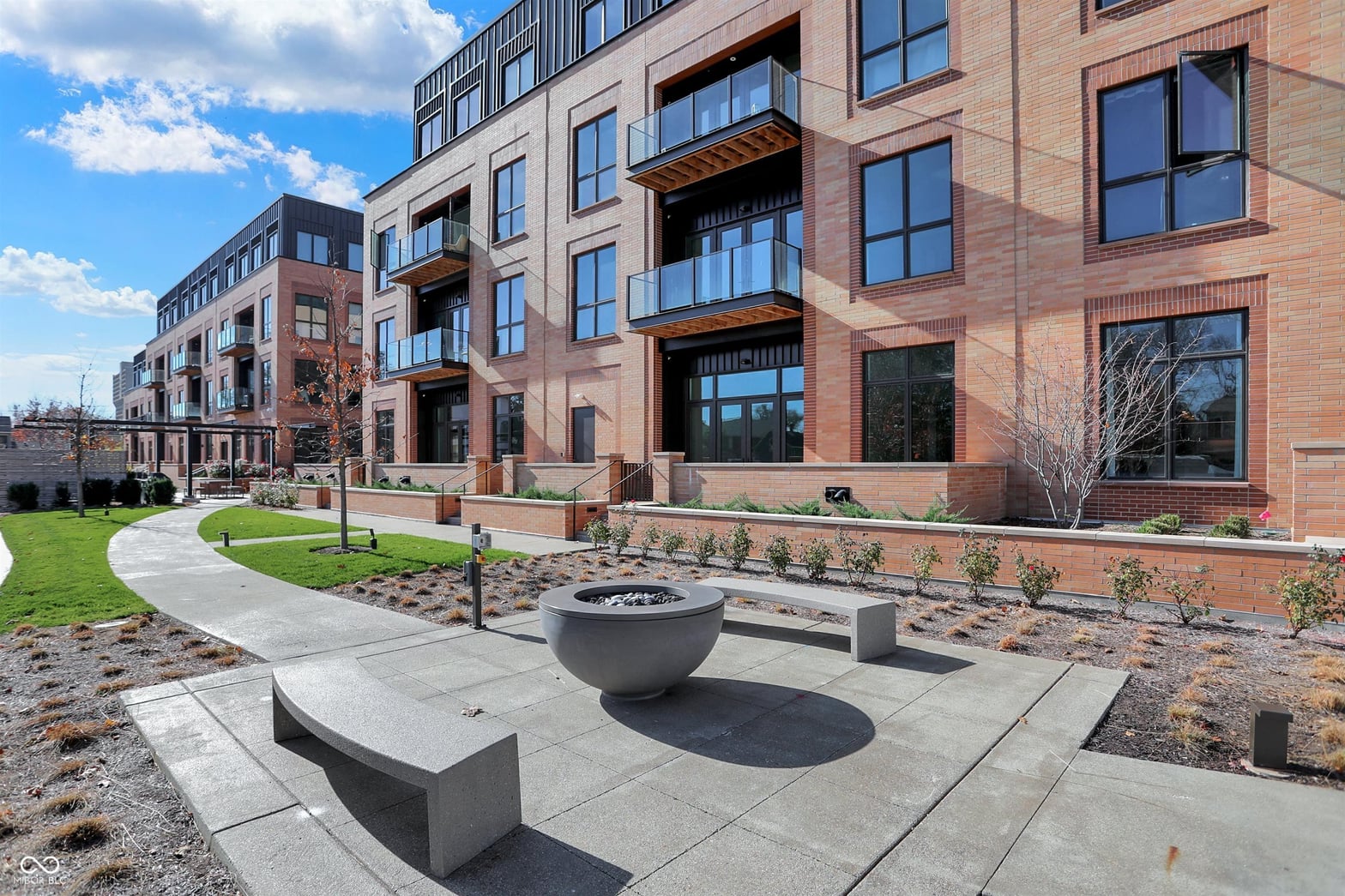 Photo of 877 N East Street, Indianapolis, IN