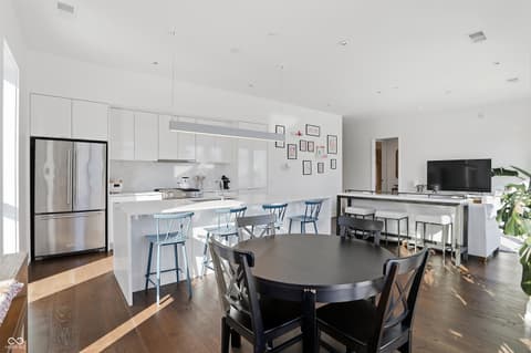 Photo of 877 N East Street, Indianapolis, IN