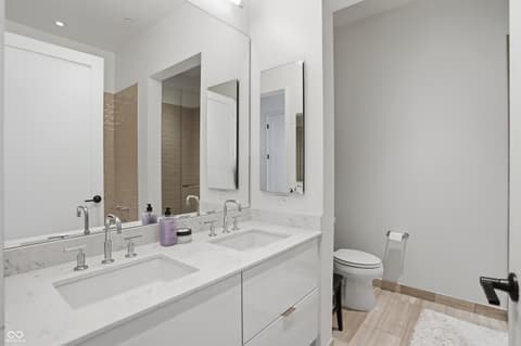 Photo of 877 N East Street, Indianapolis, IN