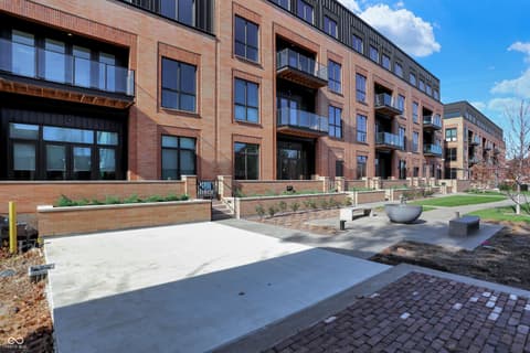 Photo of 877 N East Street, Indianapolis, IN