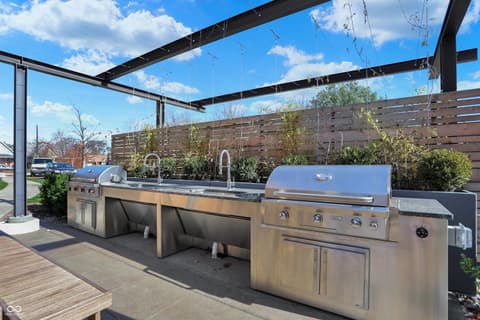 Photo of 877 N East Street, Indianapolis, IN