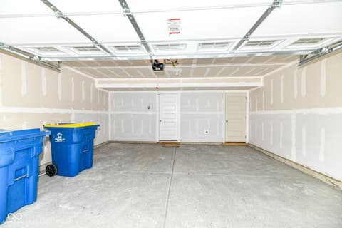 Garage at 6959 Equality Boulevard, Carmel, IN