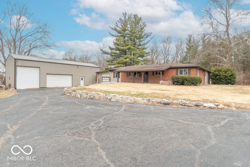 Front exterior at 1649 W County Road 100 N, Greencastle, IN