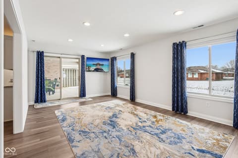 Family room at 154 Asbury Drive, Anderson, IN