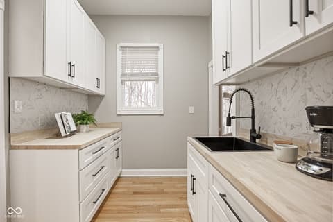 Photo of 15 S Creedmoor Way, Anderson, IN