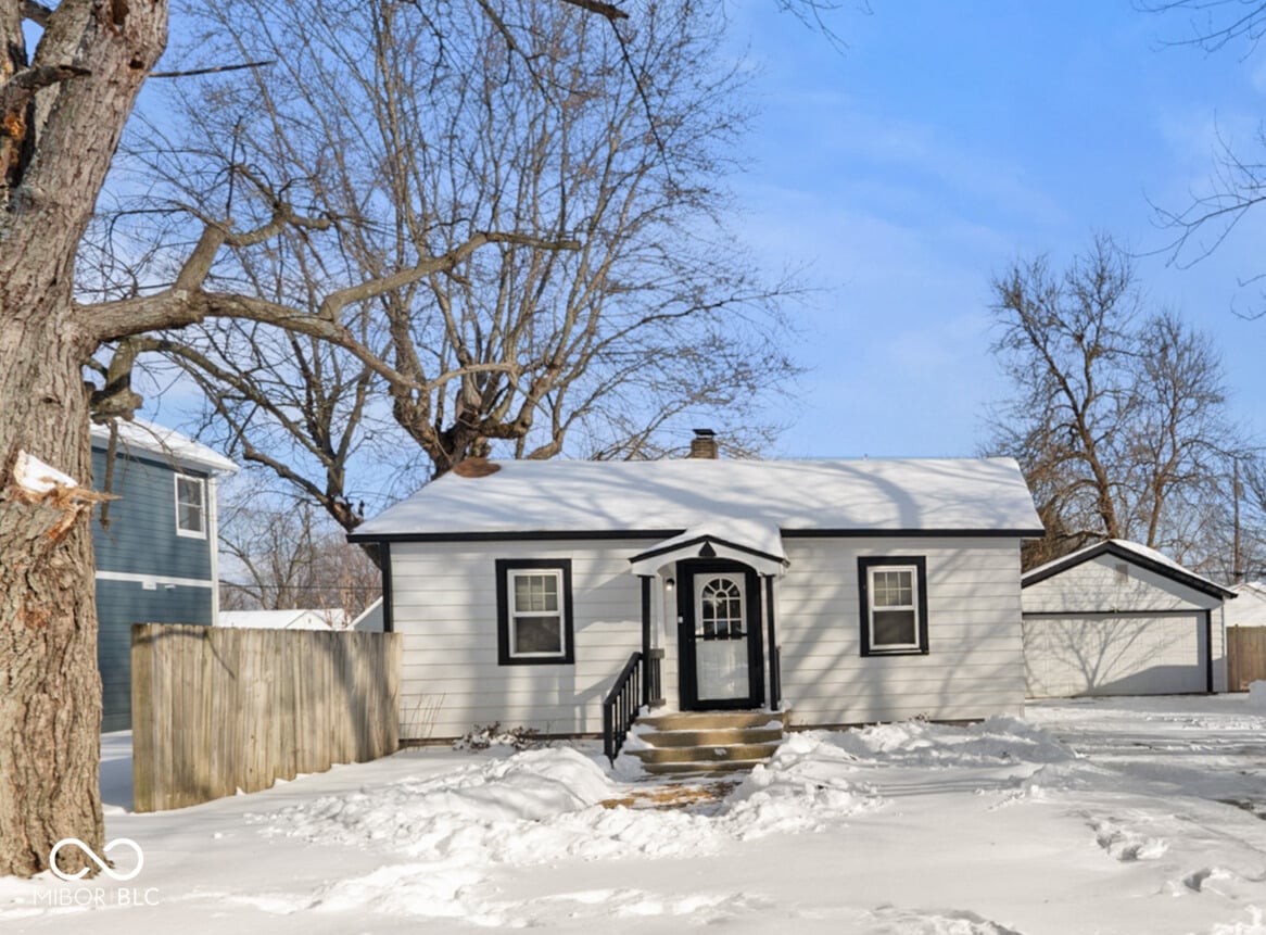 Photo of 77 S Tresslar Avenue, Bargersville, IN