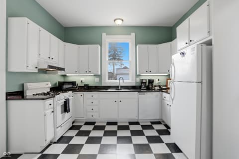 Photo of 227 E Jefferson Street, Franklin, IN