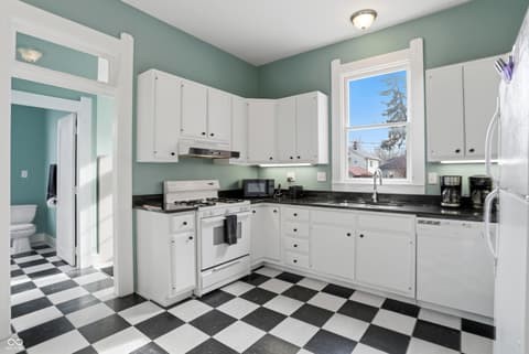 Photo of 227 E Jefferson Street, Franklin, IN