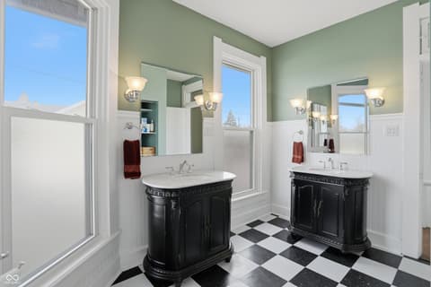 Photo of 227 E Jefferson Street, Franklin, IN