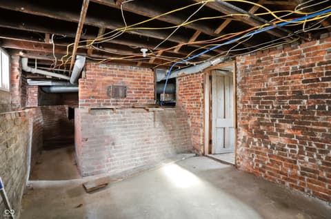 Photo of 227 E Jefferson Street, Franklin, IN