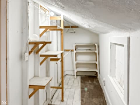 Walk In Closets — 276 N Mulberry Street, Martinsville, IN