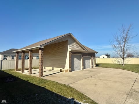 Garage at 1992 Austin James Lane, Seymour, IN