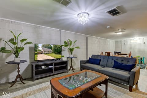 Photo of 315 W 43rd Street, Indianapolis, IN