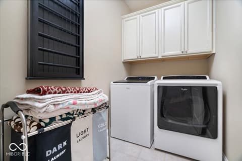 Laundry room at 10976 Gossamer Lane, Noblesville, IN