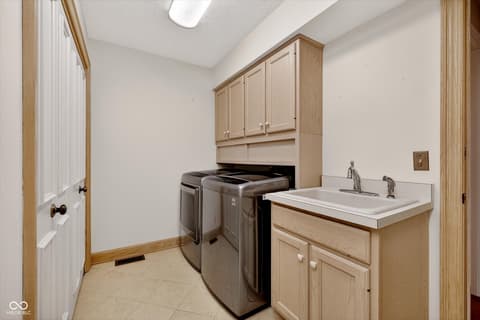 Photo of 8002 Dean Road, Indianapolis, IN