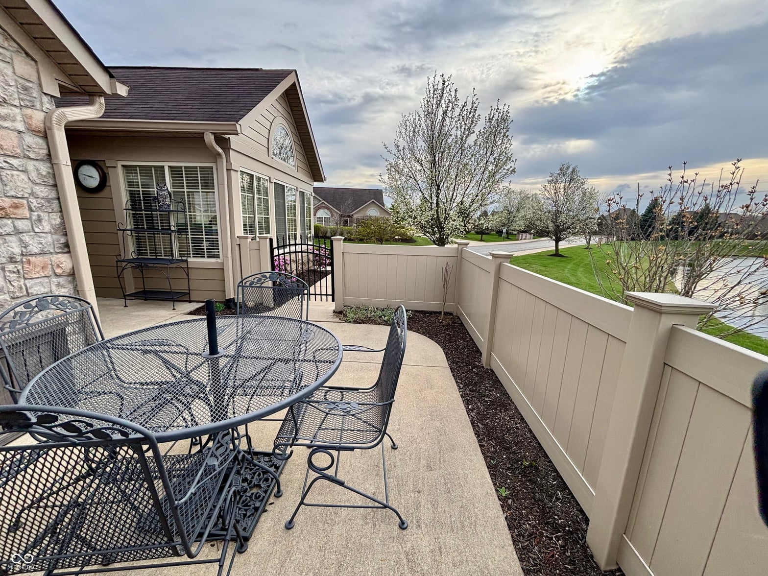 Private patio with vinyl fencing and elegant outdoor seating.