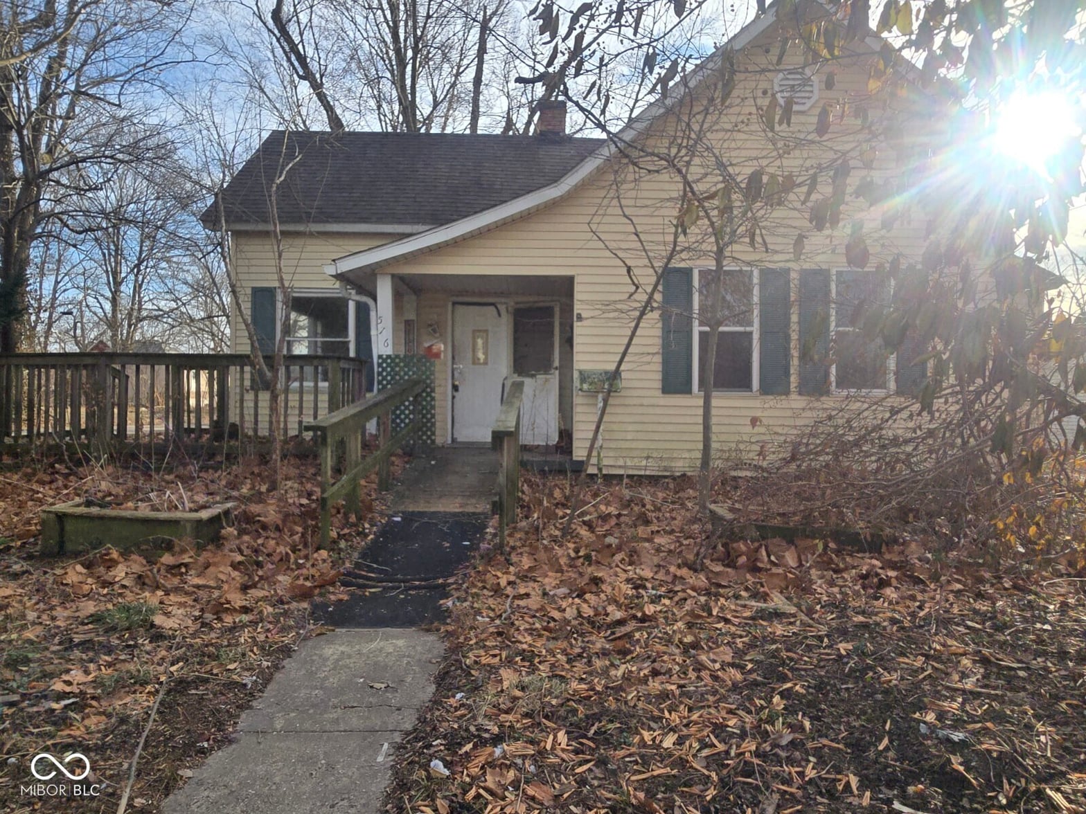 Front exterior at 516 W Logan Street, Brazil, IN
