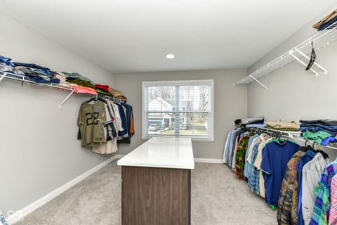 Walk In Closets — 10627 Oak Bend Boulevard, Indianapolis, IN