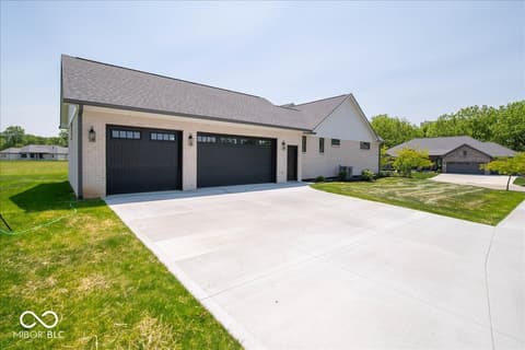 Garage at 10586 Jacks Way, Indianapolis, IN