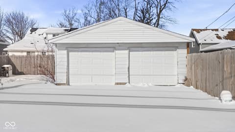 Garage at 909 S A Street, Elwood, IN