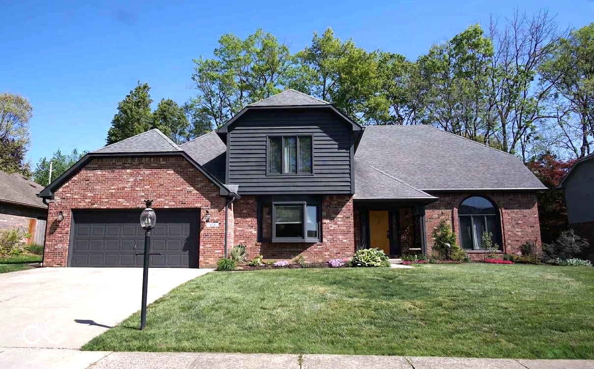 Front exterior at 375 Nottinghill Court, Indianapolis, IN