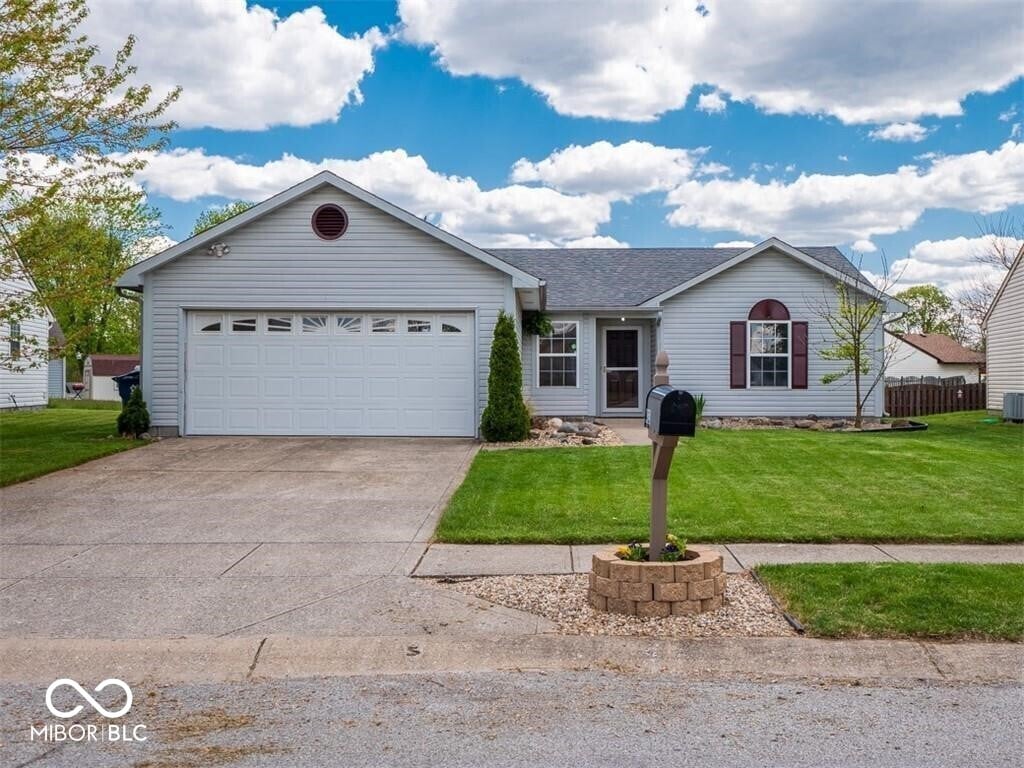 Photo of 423 Winterhawk Drive, Indianapolis, IN