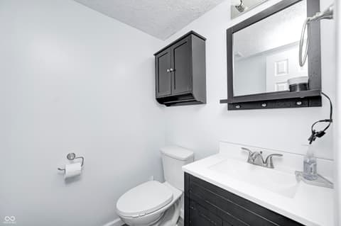 Photo of 555 Hyannis Drive, Avon, IN