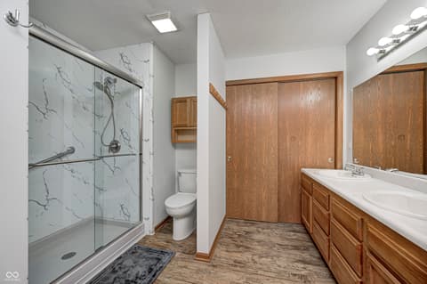 Photo of 555 Hyannis Drive, Avon, IN