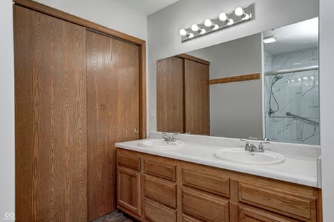Photo of 555 Hyannis Drive, Avon, IN