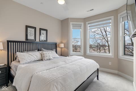 Photo of 922 Berkhamsted Lane, Carmel, IN