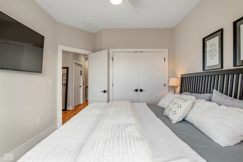 Photo of 922 Berkhamsted Lane, Carmel, IN