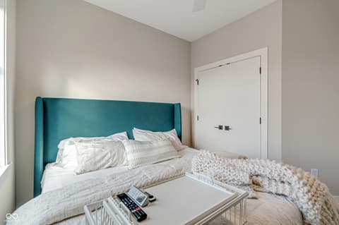 Photo of 922 Berkhamsted Lane, Carmel, IN