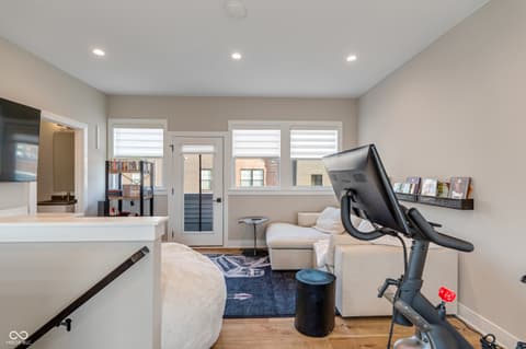 Photo of 922 Berkhamsted Lane, Carmel, IN