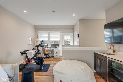 Photo of 922 Berkhamsted Lane, Carmel, IN
