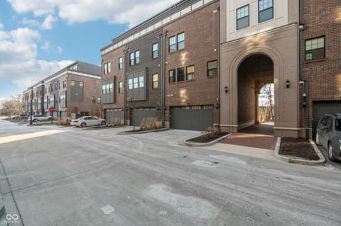 Photo of 922 Berkhamsted Lane, Carmel, IN