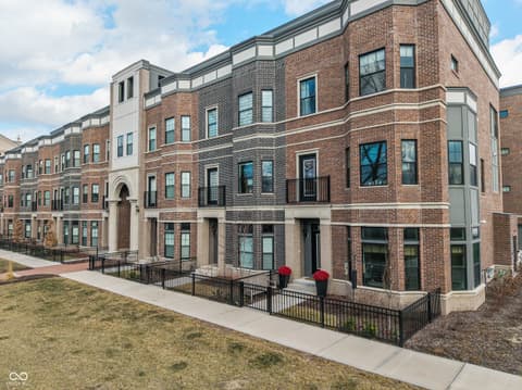 Photo of 922 Berkhamsted Lane, Carmel, IN